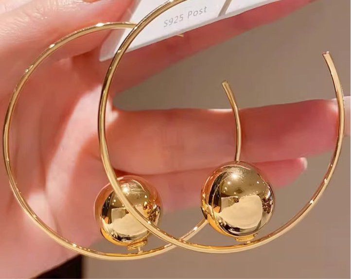 Ball in Hoop Earrings - Dessentialz